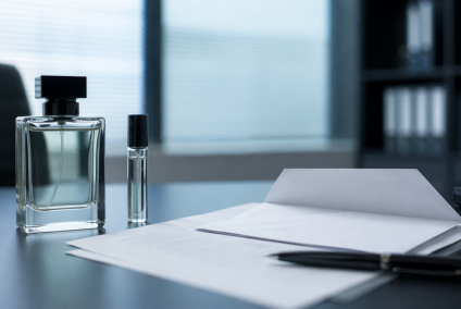 Rechtsanwalt prüft Abmahnung Louis Vuitton wegen Markenrechtsverletzung im Parfumbereich